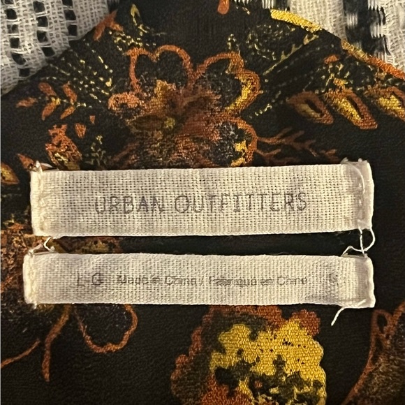 Urban Outfitters Black Floral Wrap Tank - Picture 3 of 3